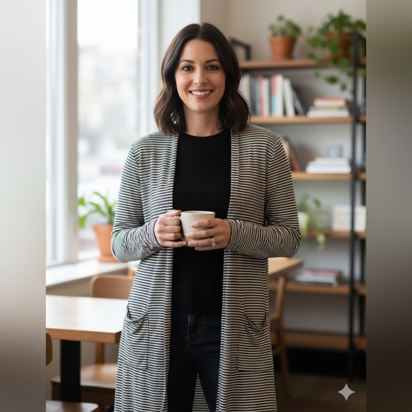 Kye Mi Striped Women's Cardigan - Picture 4 of 7